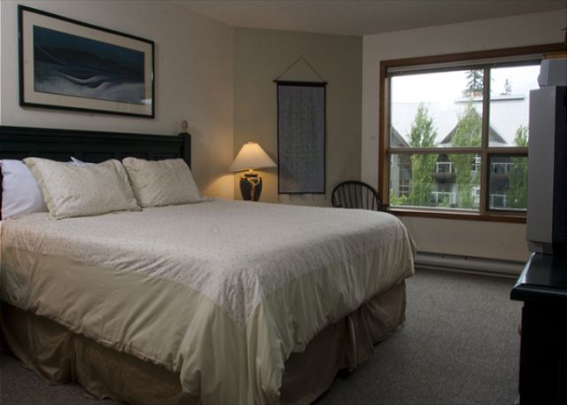 Whistler Aspens on Blackcomb Accommodation 460 Bedroom